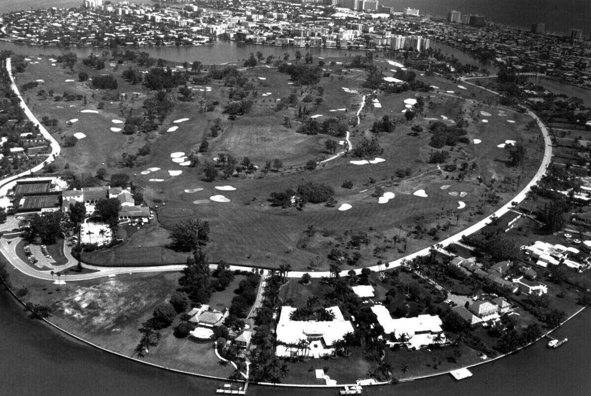 Indian Creek Village homes along Biscayne Bay in the 1980s, with a golf course in the middle of the island.